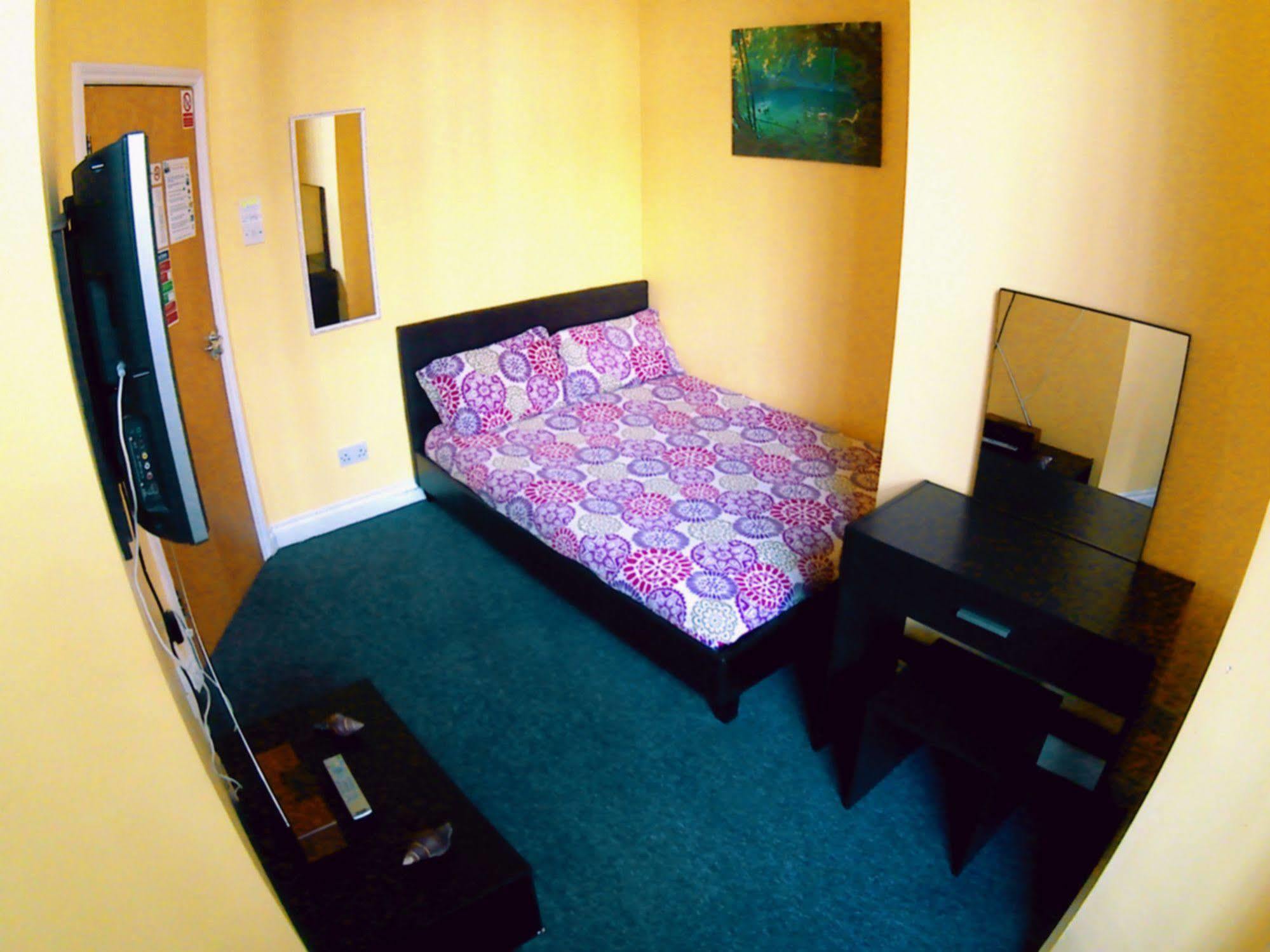 The Queens Hostel Бристоль Экстерьер фото